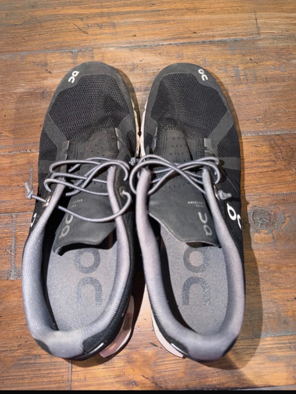 On Running women’s Cloud Running Shoes - Black size 8